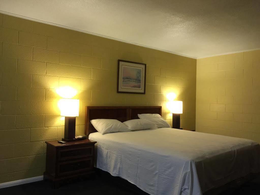 Royal Inn And Suites Hemet Exterior foto