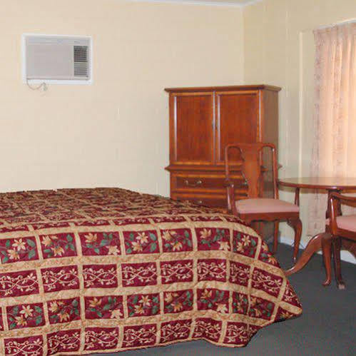 Royal Inn And Suites Hemet Quarto foto